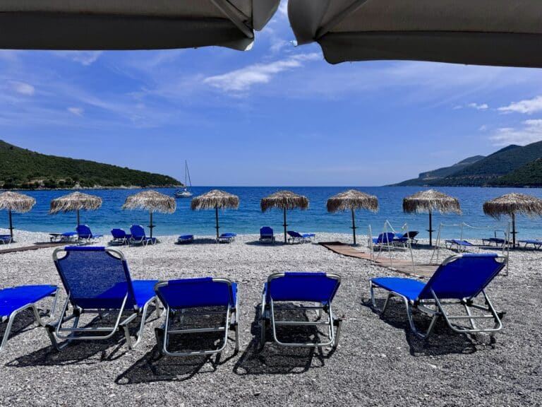 Cosineshouse, maison traditionnelle à Leonidio, Grèce. Séjours ou retraites bien-être : yoga, randonnée, escalade, massages et plages.